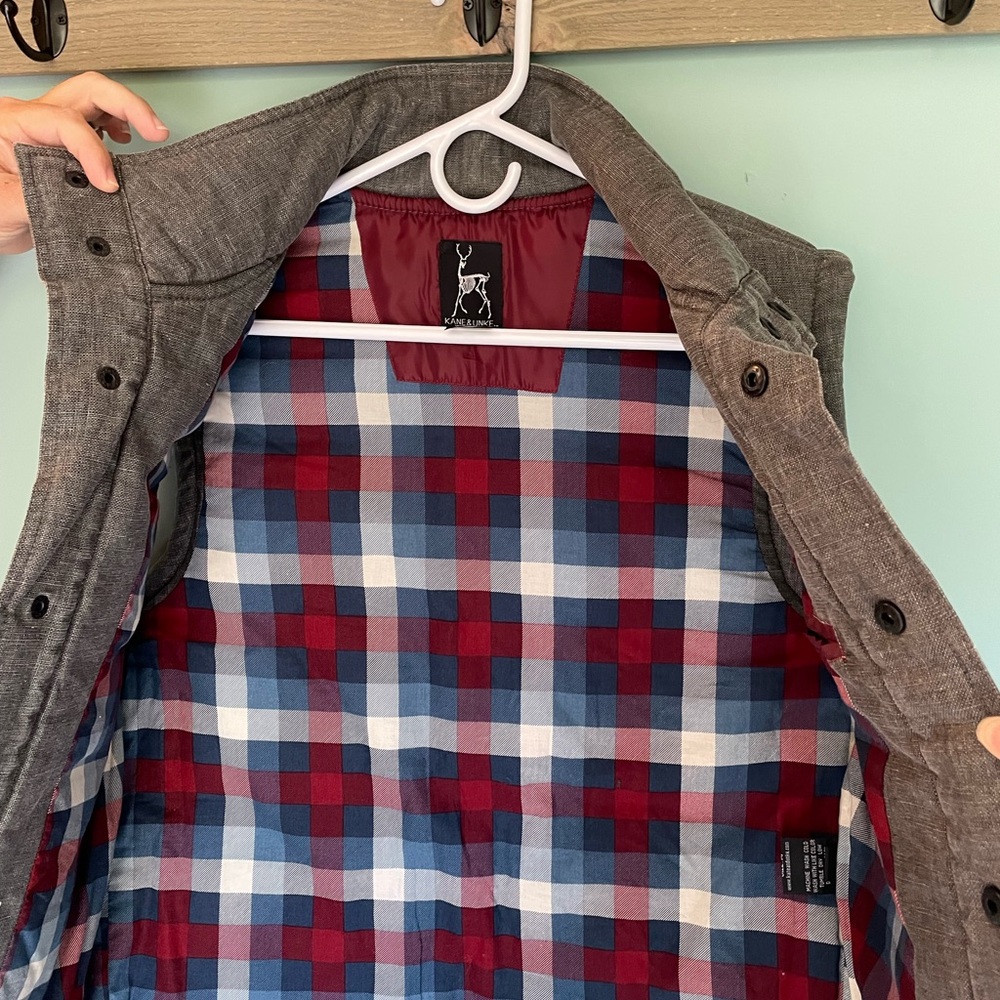 Gray Kane & Unke Sleeveless Button-Up Vest with Pockets - Picture 8 of 10